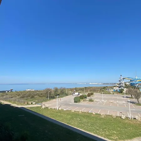 Rénové Front De Avec Terrasse Et Aperçu Le Grau-du-Roi